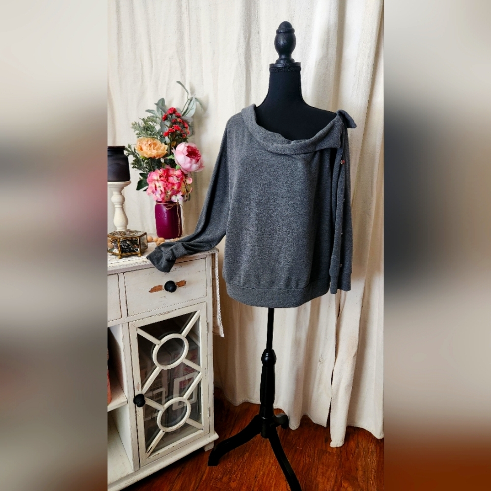 Jennifer Lopez Off the Shoulder Gray Sweater with Silver Button Accents Size XL
